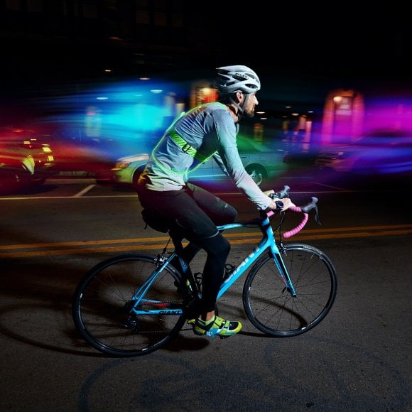 Multi-Colored Be choosey, or not. Your Tracer2 comes equipped with 8 multi-color flashing modes and 8 single & new dual-blend color modes. Match your colors to your mood, or coordinate your whole crew.
Noxgear Tracer2 – Illuminated & Reflective Vest | MunroKennels.com
